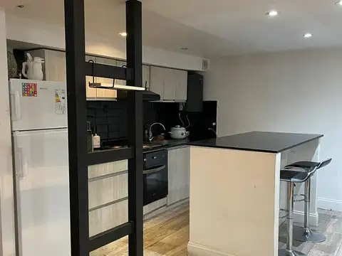 Avenida Hipólito Yrigoyen e/ Piedras y Chacabuco