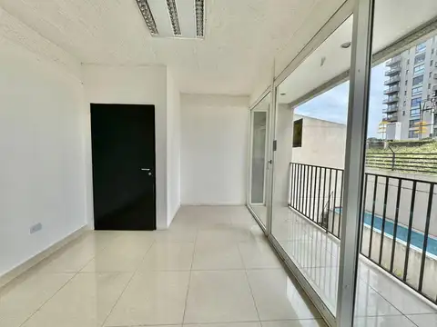 Oficina 4 ambientes con 2 baños