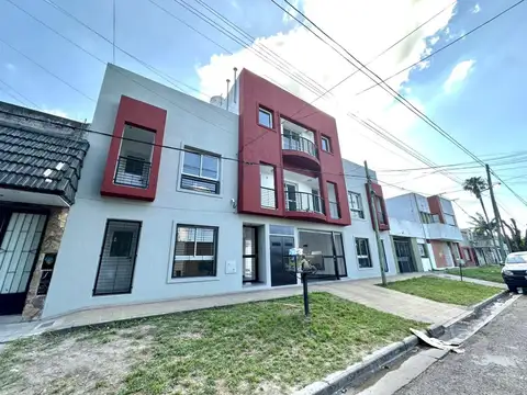 141 e/ 64 y 65 N 1587 Piso 1 Depto 4