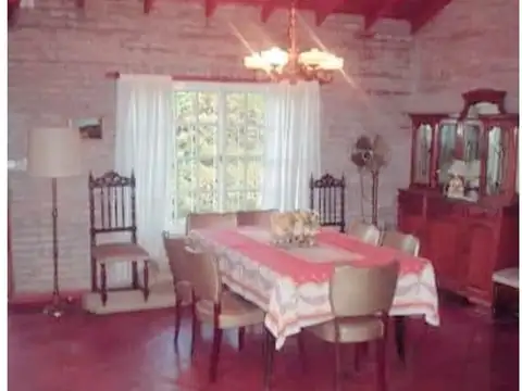 Casa 8 ambientes con 5 baños