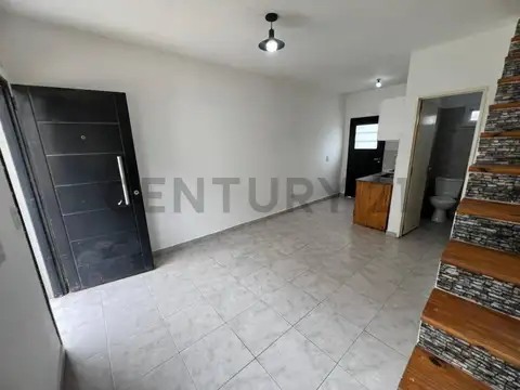 Venta Departamento depto dúplex 2 ambientes Los Polvorines con cochera y patio Villa de mayo