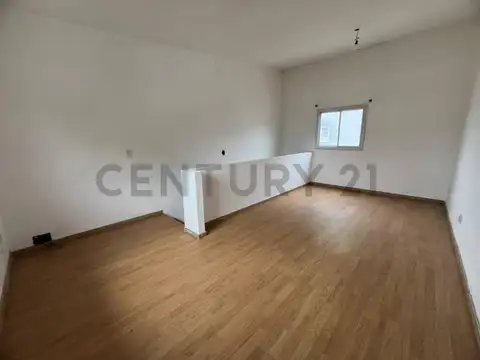 Venta Departamento depto dúplex 2 ambientes Los Polvorines con cochera y patio Villa de mayo
