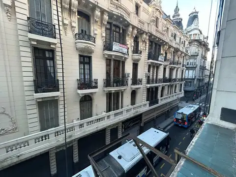 Avenida Hipólito Yrigoyen 800