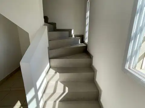 139 e/ 34 y 35 - DÚPLEX DE 3 AMB.