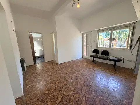 RESERVADA / CASA 3 AMB / JARDIN AMPLIO / COCHERA /