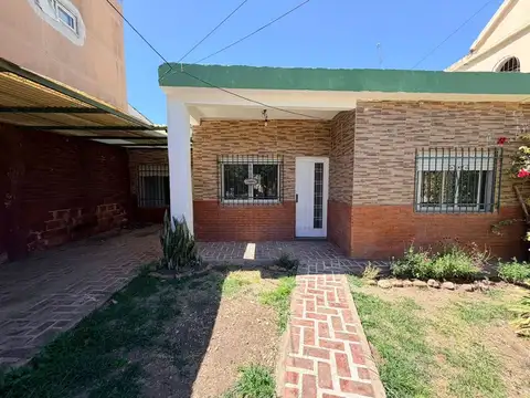 RESERVADA / CASA 3 AMB / JARDIN AMPLIO / COCHERA /