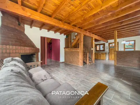 Casa 4 ambientes con 2 baños