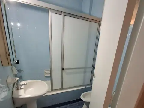 Amplio departamento de 2 Ambientes, Sarmiento al 2200 !