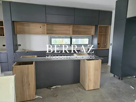 Casa 6 ambientes con 4 baños