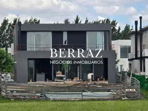 Casa Venta 4 Dormitorios Barrio Carpinchos Lote de 679 m2 Nordelta , Tigre