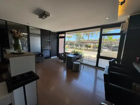 Studios de la Bahía II peluqueria funcionando