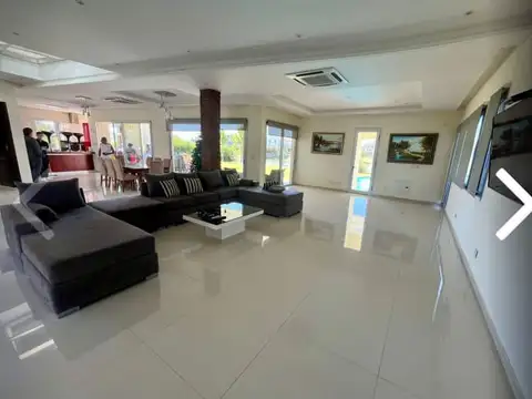 Casa 7 ambientes con 7 baños