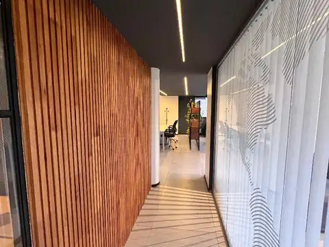 Oficina en Alquiler con 2 cocheras