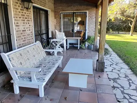 Casa 7 ambientes con 2 baños