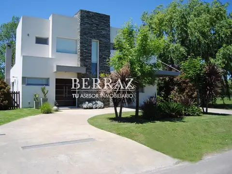 Casa Venta 5 ambientes estilo moderno en Campo Grande Pilar lote de 800 m2