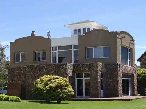 Excelente Casa frente al Mar