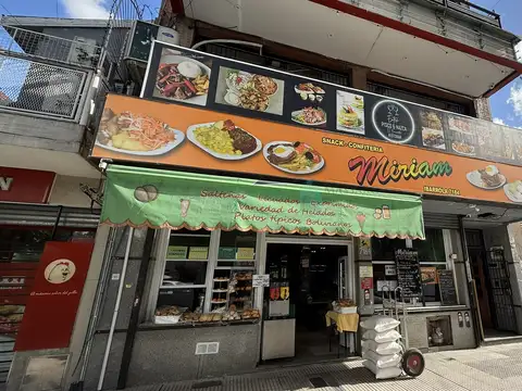 Tres locales en block en venta, en centro comercial Liniers.