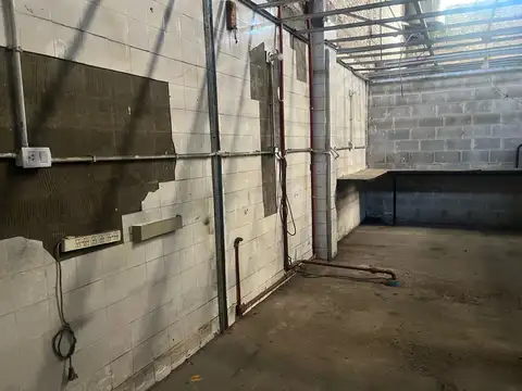 Galpon en Venta 52  mts Fondo