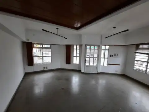 LOCAL EN ESQUINA EN PLENA AVENIDA