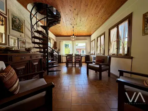 Chalet con 4 dormitorios. Jardin, piscina y quincho. Chauvin.