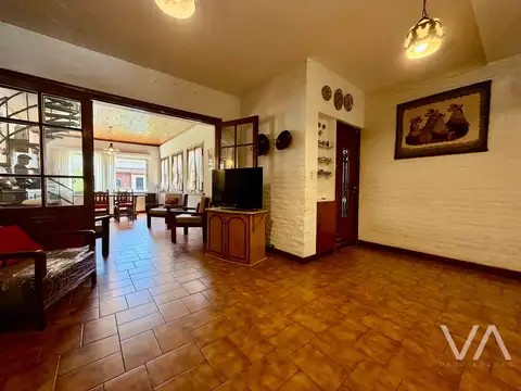 Casa en Venta con 2 cocheras