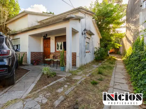 Chalet: Quinteros Nº 253 E/ Azopardo y Espora - Mar de Ajó - C925