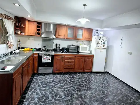 VENTA CASA+DEPTO+PATIO+QUINCHO (MULTIFAMILIAR)