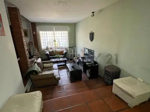 VENTA CASA 4 AMBIENTES - PADUA CENTRO - CON PARQUE Y PILETA