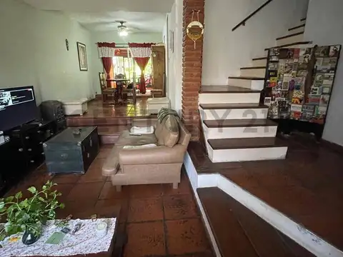 Casa 5 ambientes con 2 baños