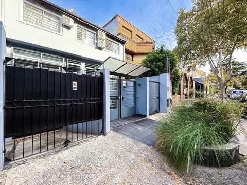 Casa en Venta, Con Jardín y Cochera - Olivos, Vicente López