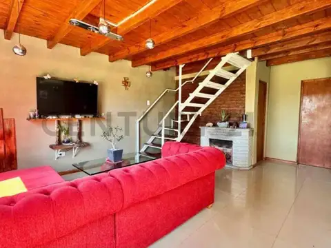 Casa 6 ambientes con 2 baños