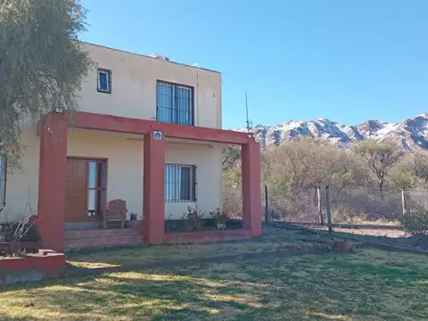 Casa de 5 ambientes con pileta y vista a las sierr