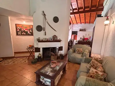 CHALET CLASICO CON PILETA Y EXCELENTE UBICACION APTO CREDITO