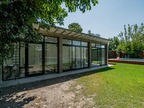 Alquiler casa quinta Benavidez de 1120 m2 c/pileta