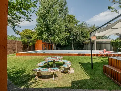 Alquiler casa quinta Benavidez de 1120 m2 c/pileta