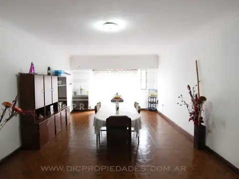 Casa 6 ambientes con 4 baños