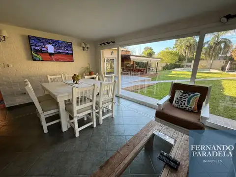 Casa en Venta con 2 cocheras