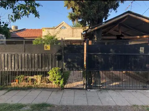 Casa 3 Amb. a 200m De Acceso Oeste - Ituzaingo, Parque Leloir