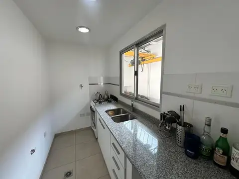 Galpon en Alquiler en Bernal, USD 3.000