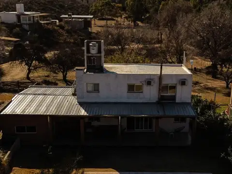 Casa 4 ambientes con 2 baños