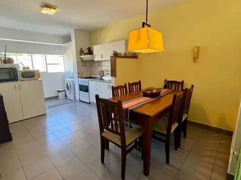 DEPARTAMENTO DE DOS DORMITORIOS CON COCHERA EN VENTA-BARRIO LAS HERAS