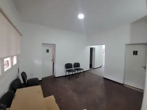 Casa 7 ambientes con 1 baño