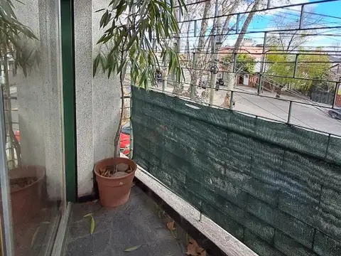 VENTA PH 3 AMB. PATIO Y TERRAZA CON LOCAL S/ AV. DE MAYO