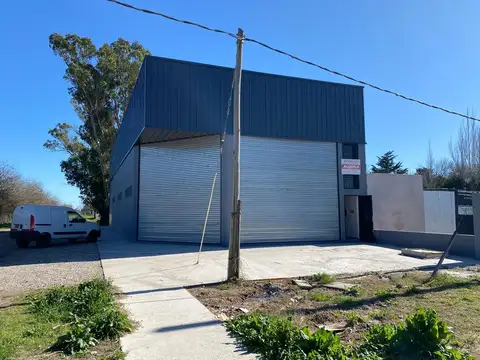 Local en Alquiler en Lisandro Olmos Etcheverry, $ 2.900.000
