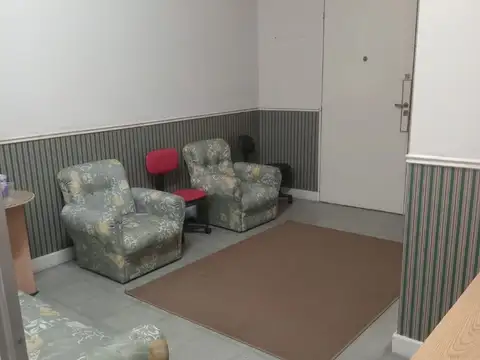 Oficia en Villa Devoto sobre Av. Beiró.