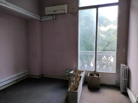 Oficina en Alquiler 90 años
