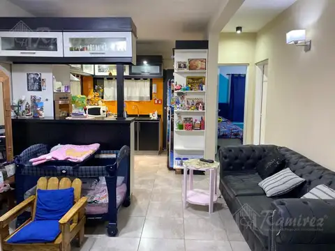 Casa 4 ambientes con 2 baños
