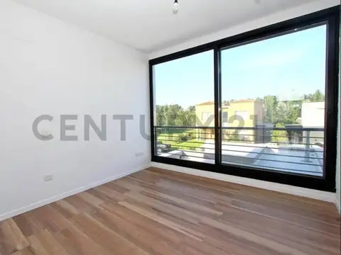 Blvd. Los Castaños 300, Piso 0