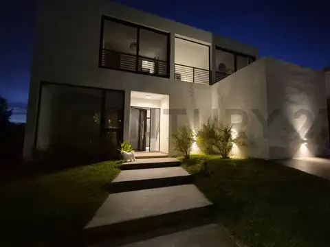 Blvd. Los Castaños 300, Piso 0