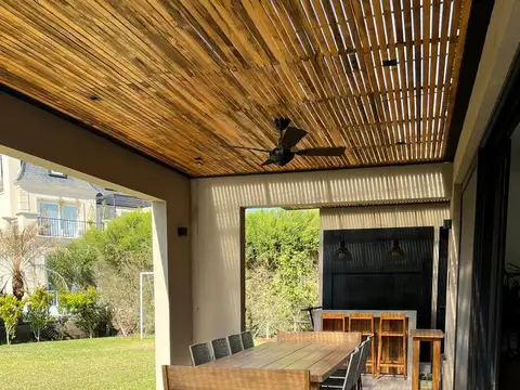 Ayres plaza, La lonja